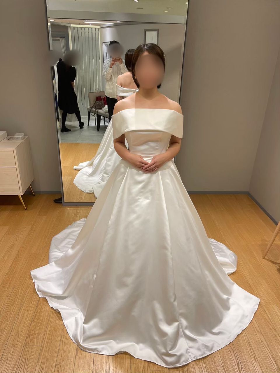 シンプルな上品ドレス