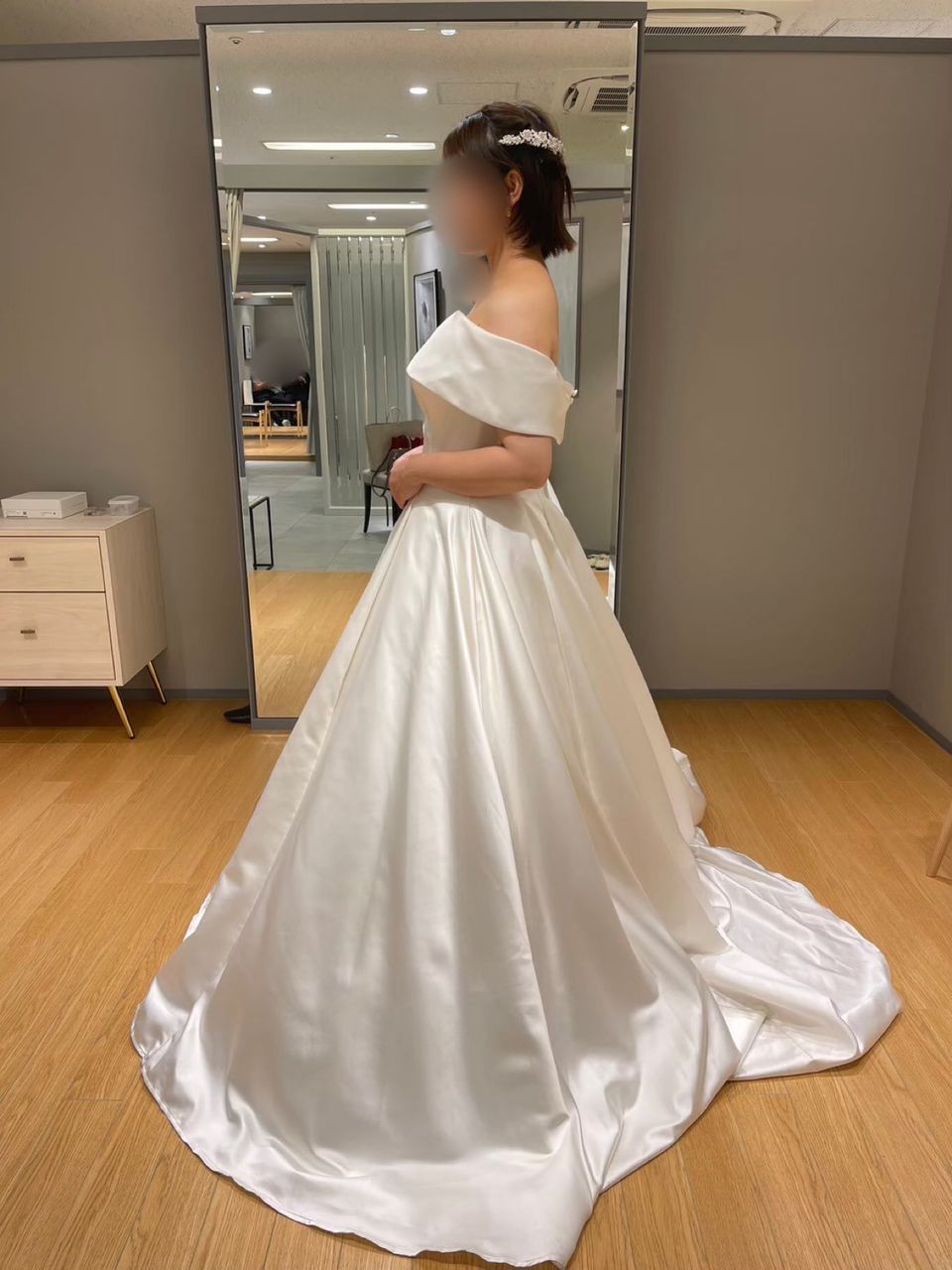 シンプルな上品ドレス