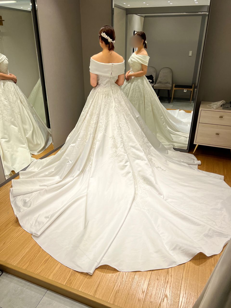 一捻りあるクラシカルドレス