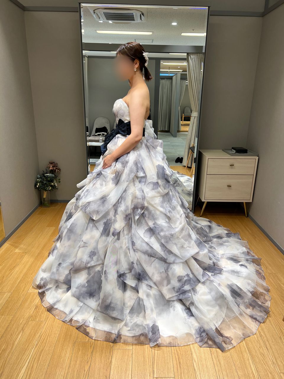 香水瓶のようなお洒落ドレス