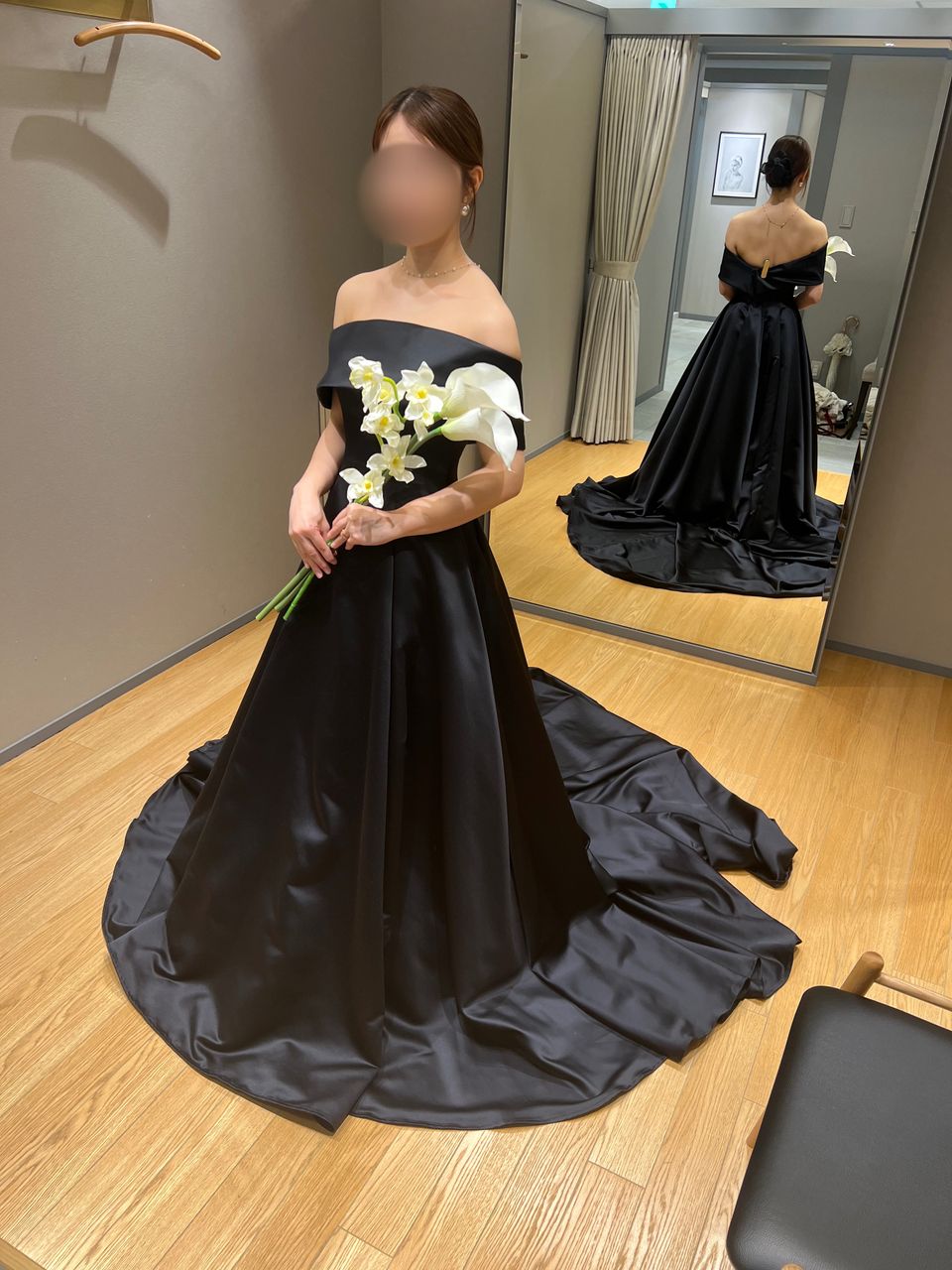 洗練されたブラックドレス