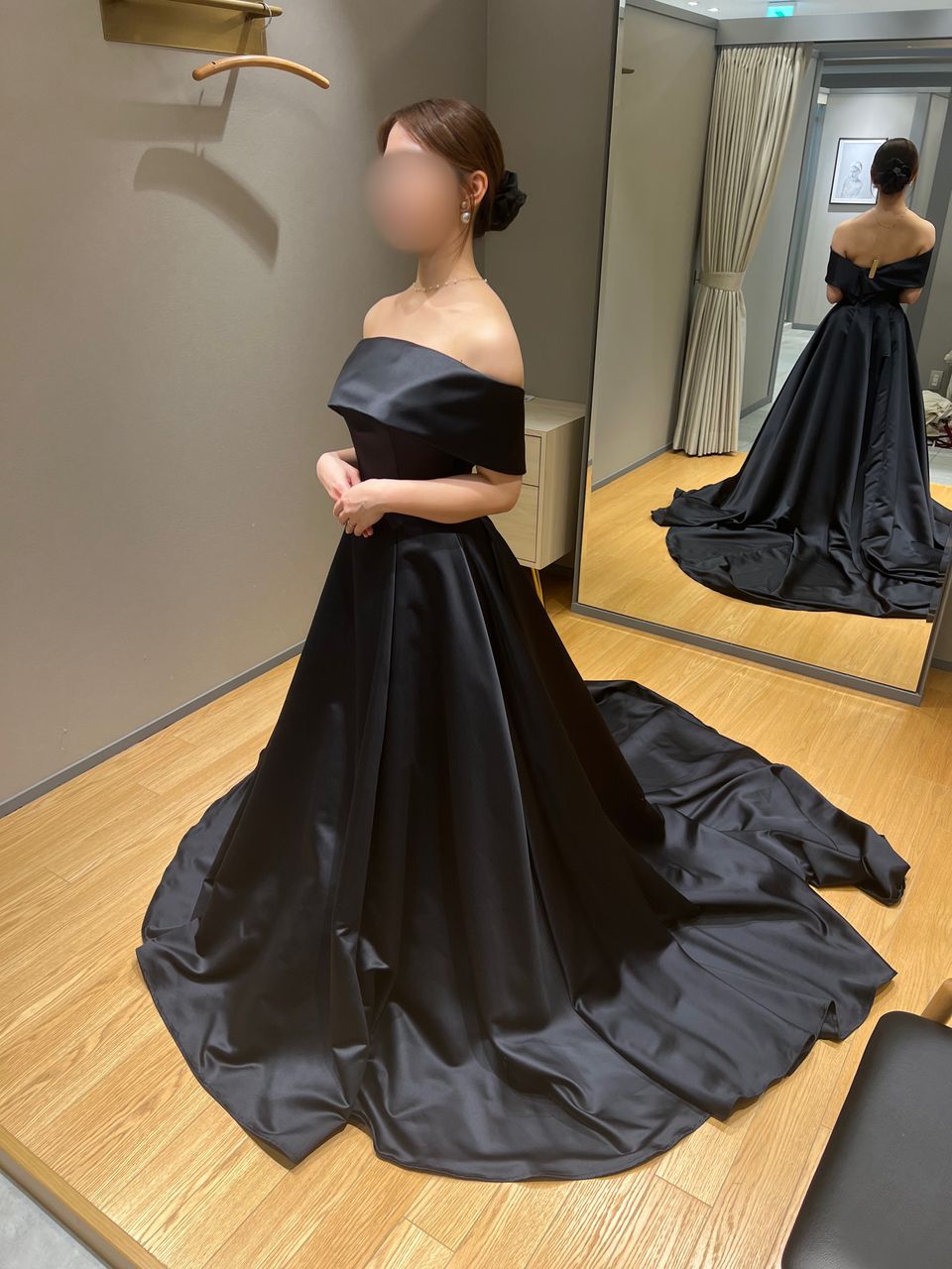 洗練されたブラックドレス