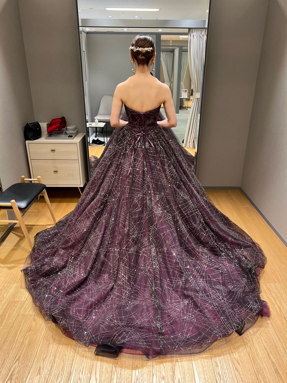 ギラギラのワインレッドドレス