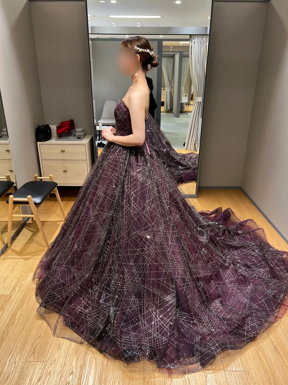 ギラギラのワインレッドドレス