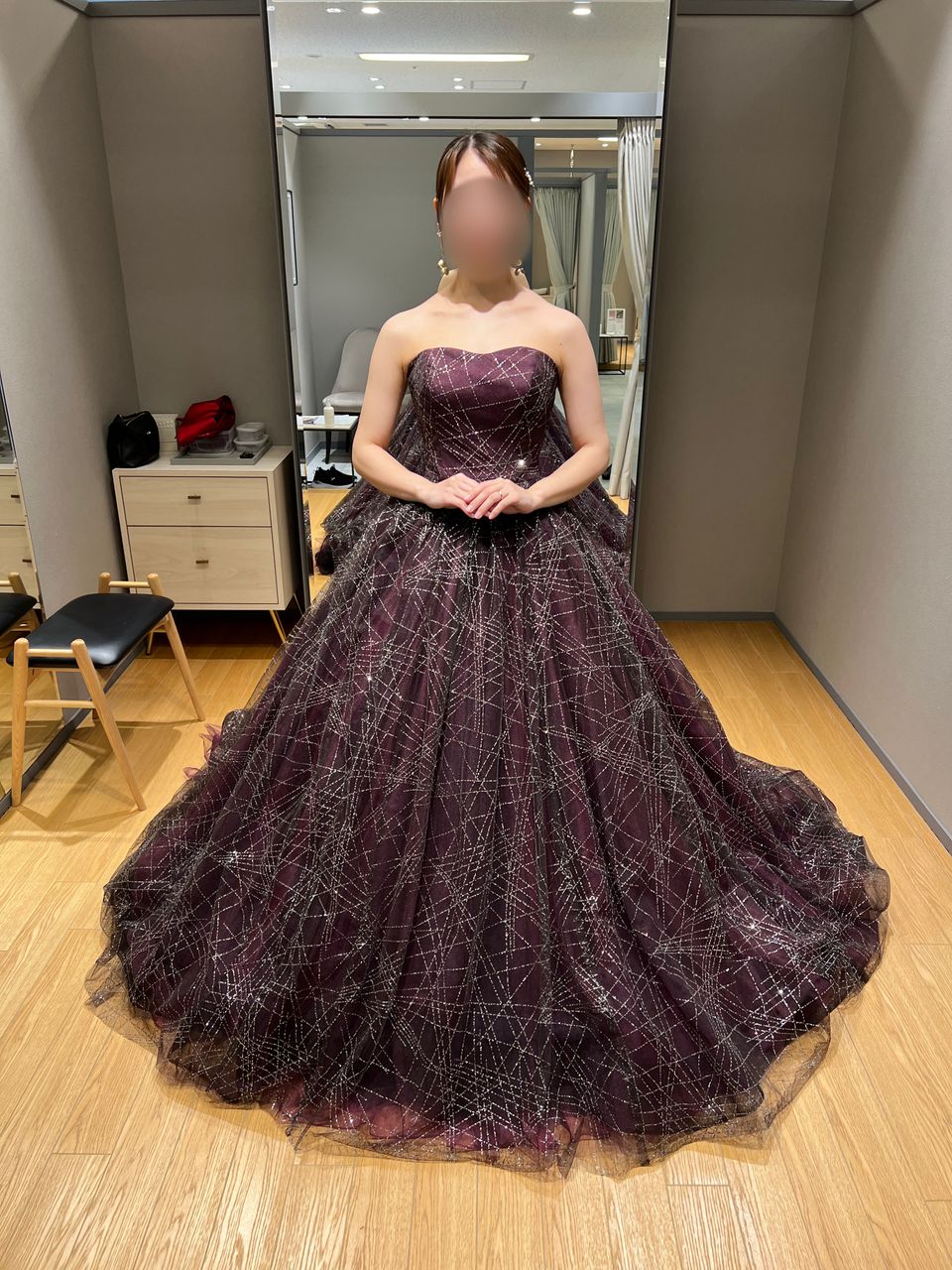 ギラギラのワインレッドドレス