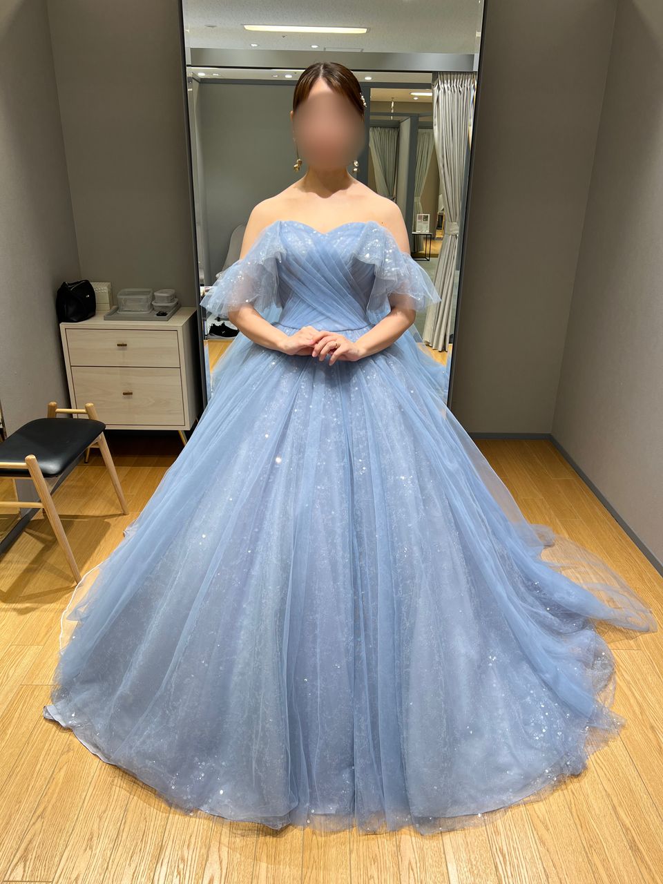 キラキラ可愛い水色ドレス
