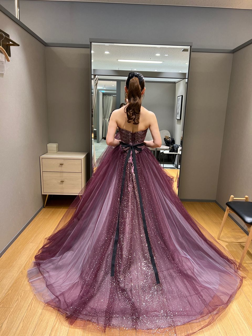 軽やかなワインカラードレス