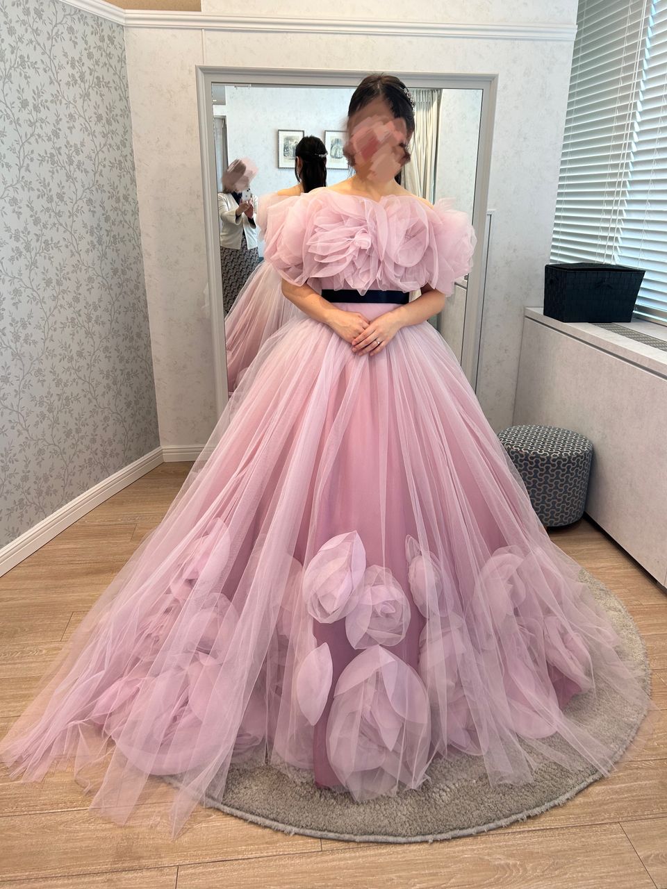 大胆なお花が可愛いドレス