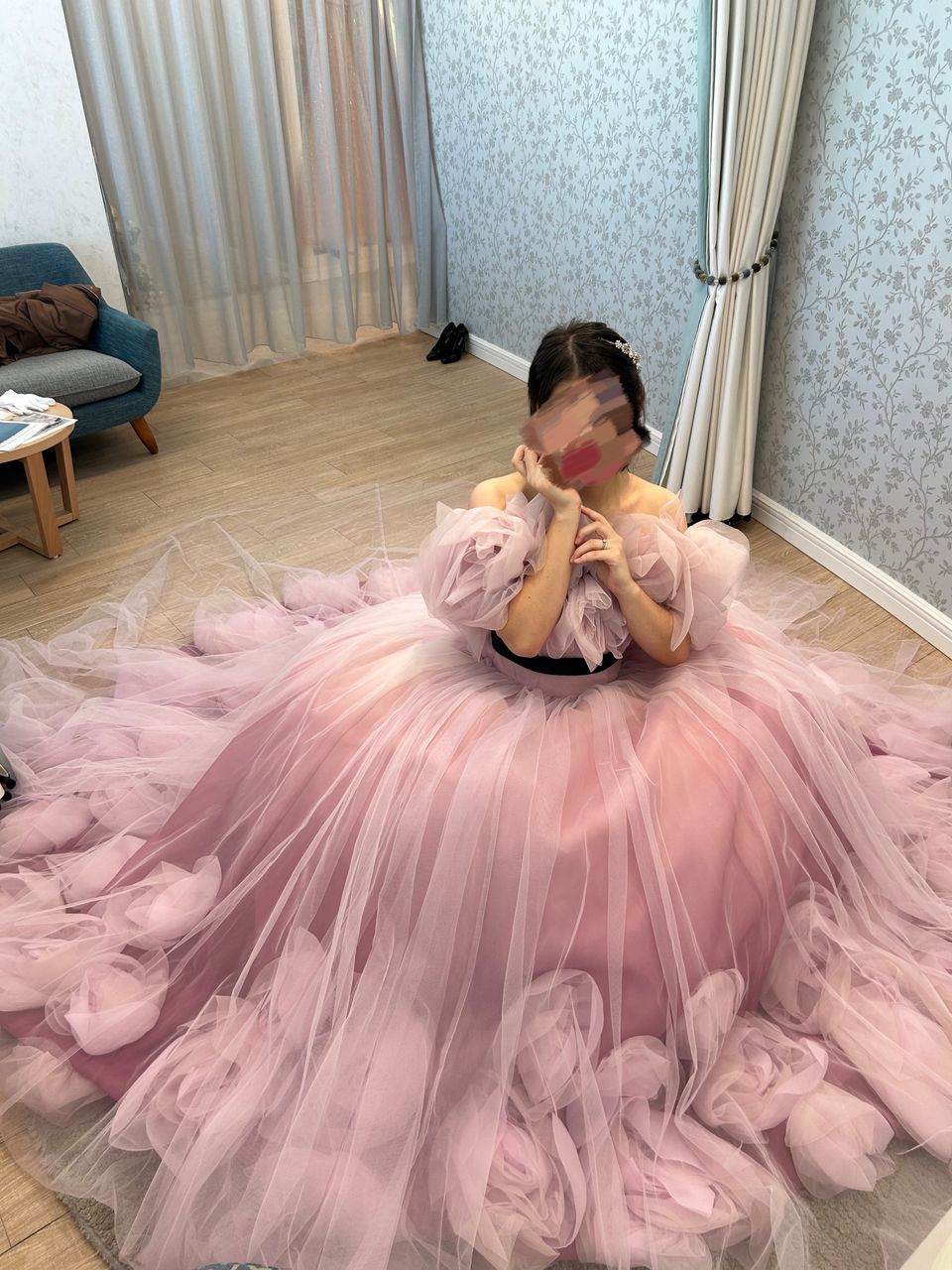 大胆なお花が可愛いドレス