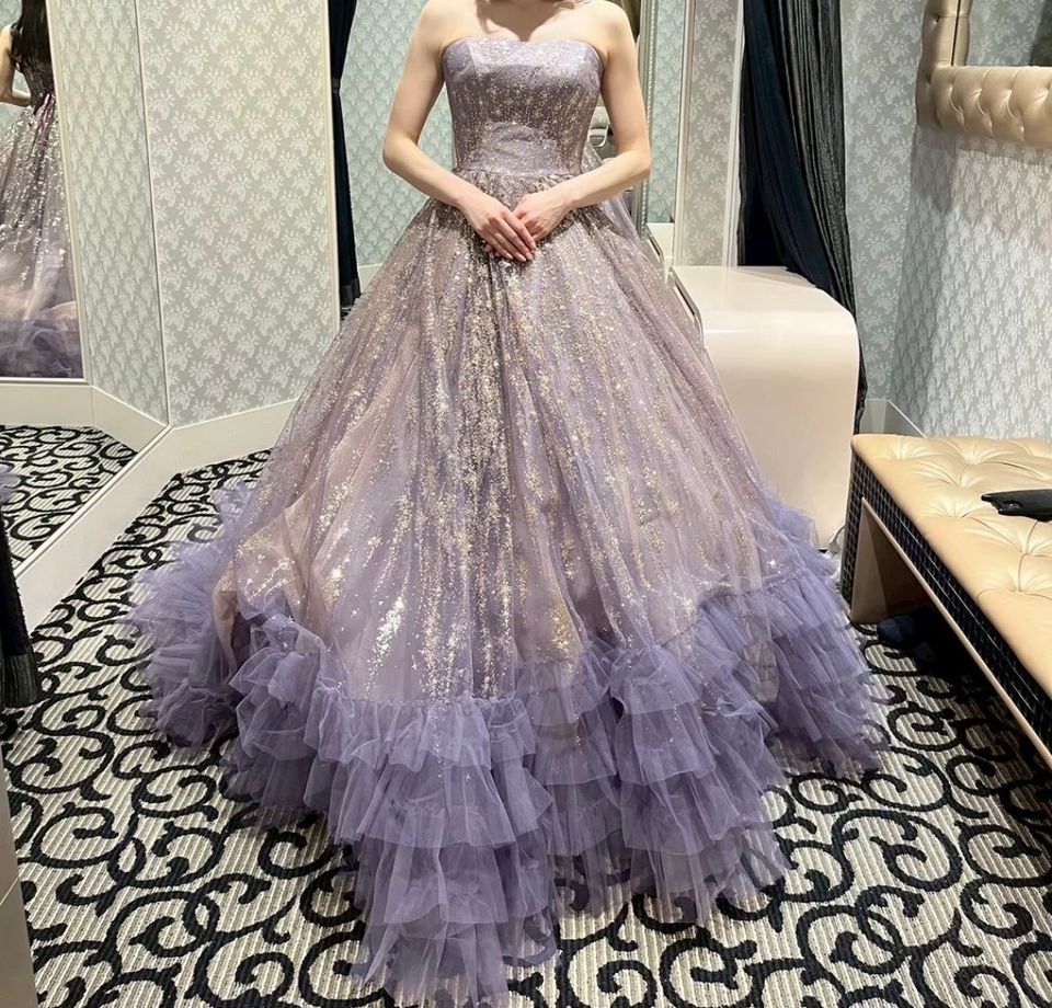 特徴的なデザインのドレス