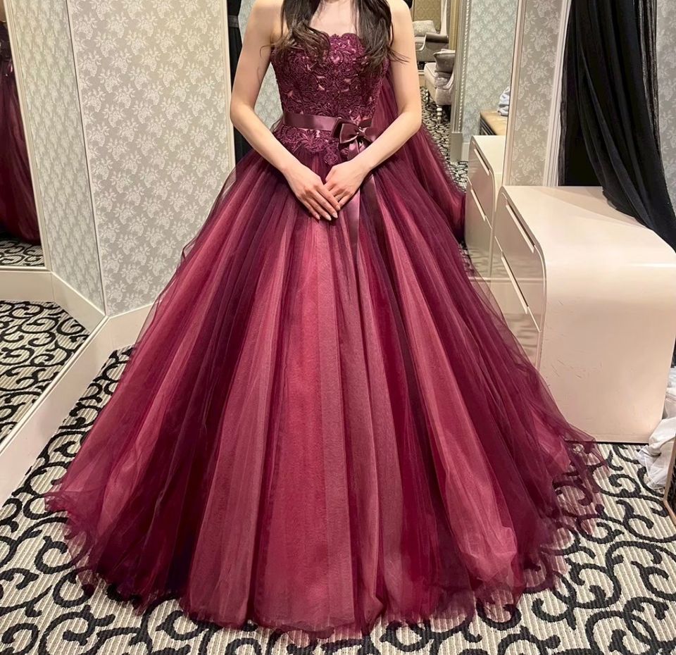 胸の刺繍が美しいドレス