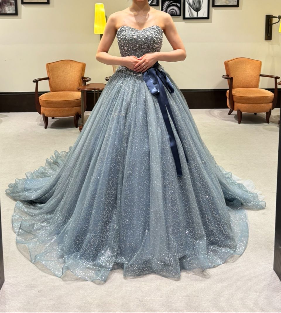 キラキラブルードレス