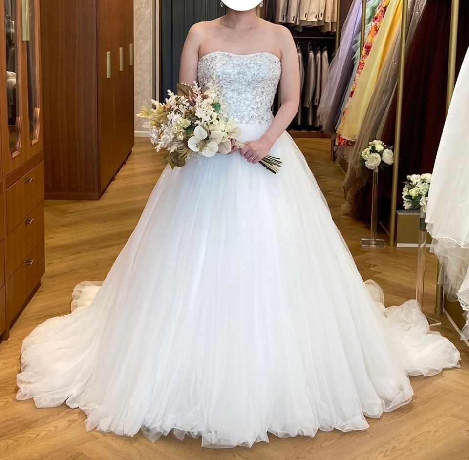 スタイリッシュなウエディングドレス