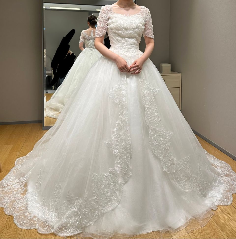 ロングトレーンのゴージャスドレス