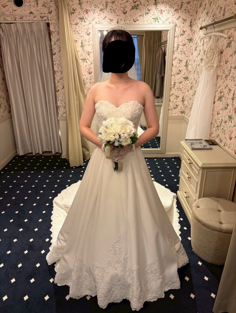 袖ありも袖なしも楽しめるクラシカルなドレス