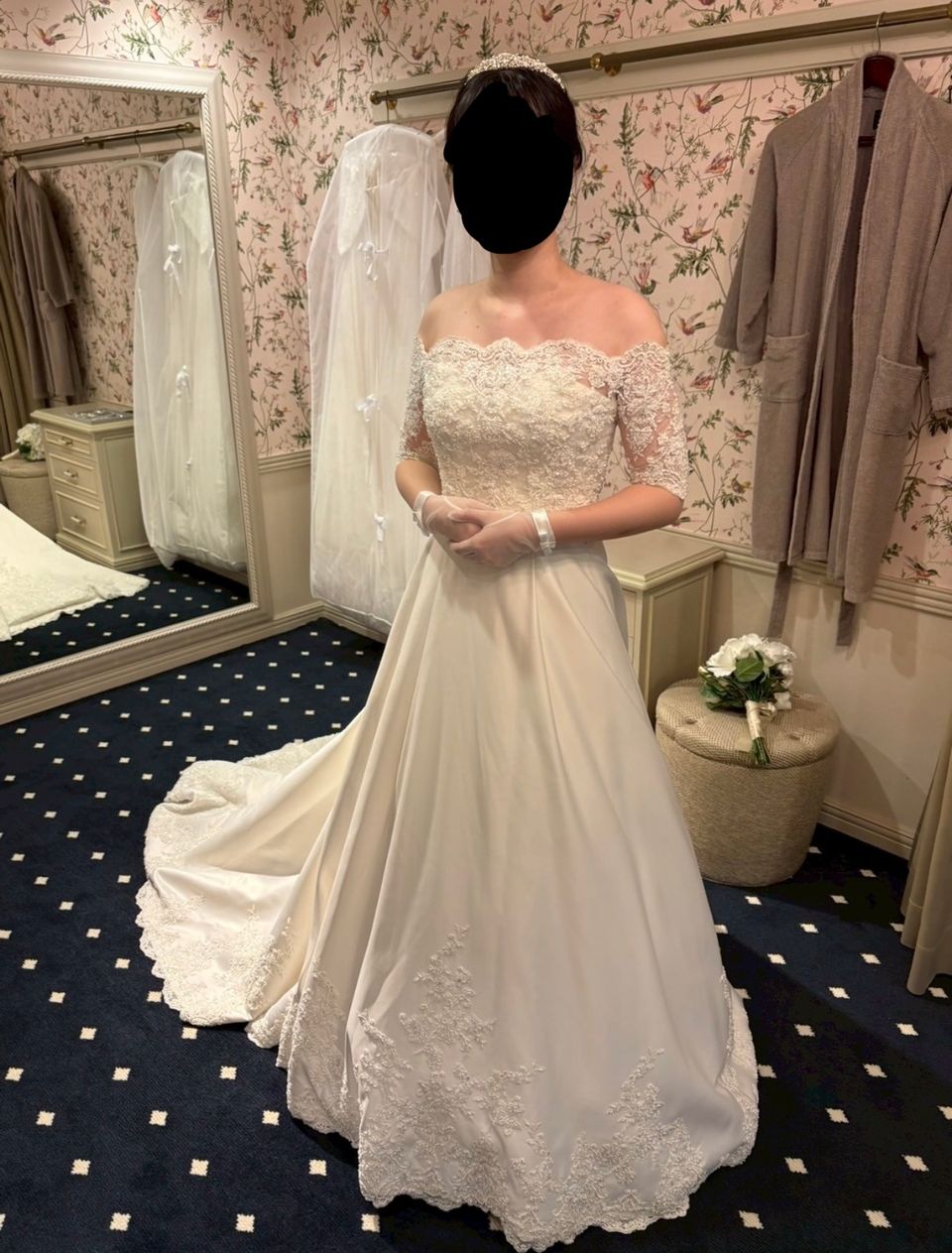 袖ありも袖なしも楽しめるクラシカルなドレス