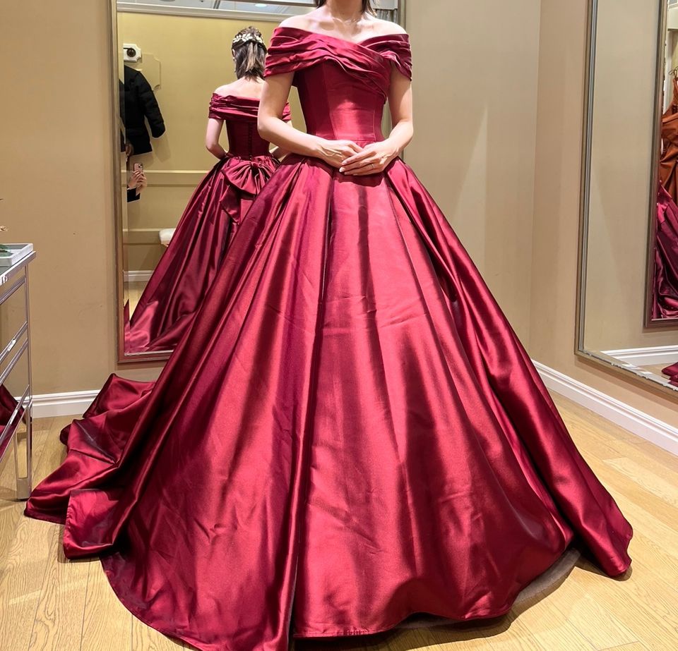 赤ピンクドレス