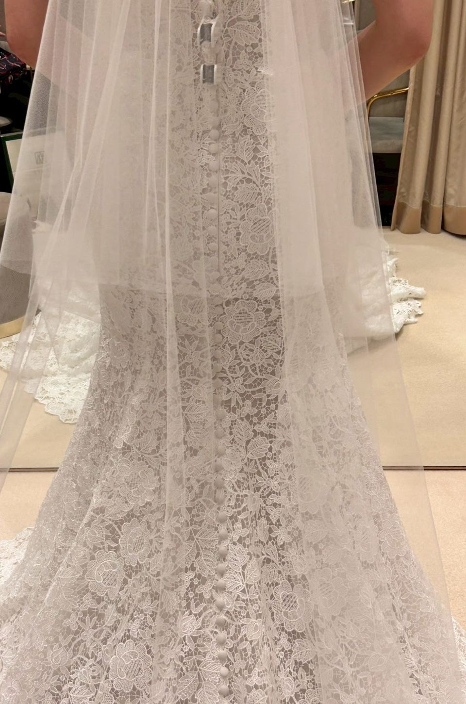 総刺繍のマーメイドドレス