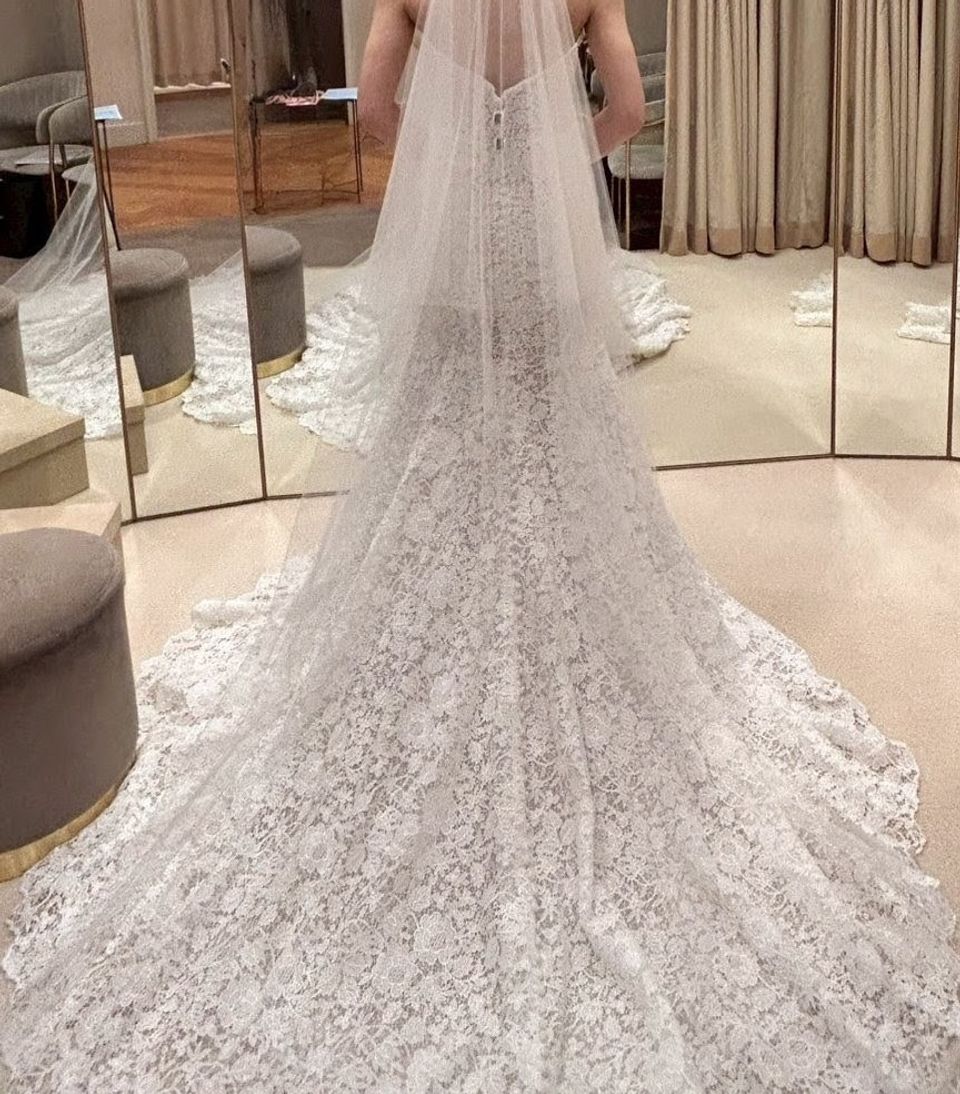 総刺繍のマーメイドドレス