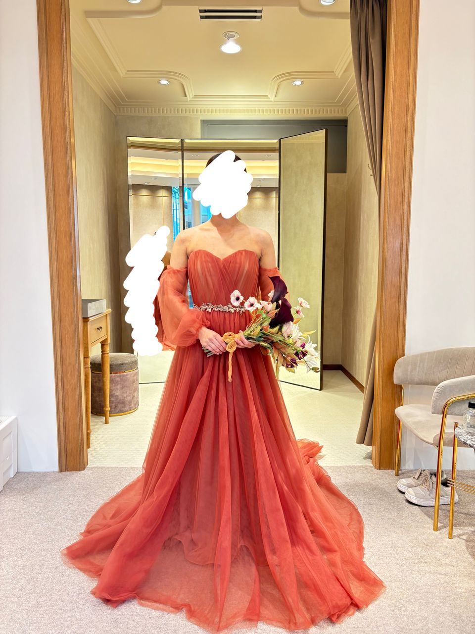 ふわふわチュールが柔らかい印象のカラードレス