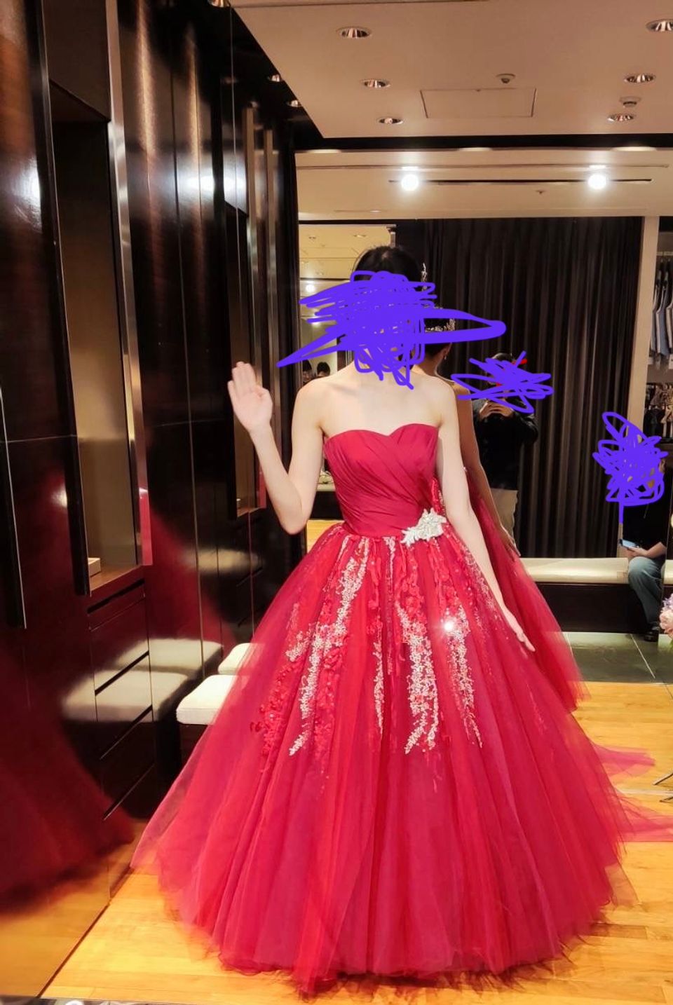 キラキラで情熱的なドレス