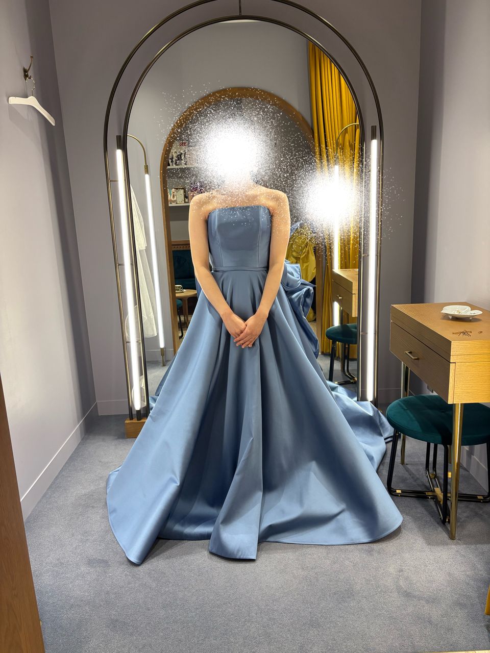 後ろの立体的なリボンが美しいドレス、着心地も良い