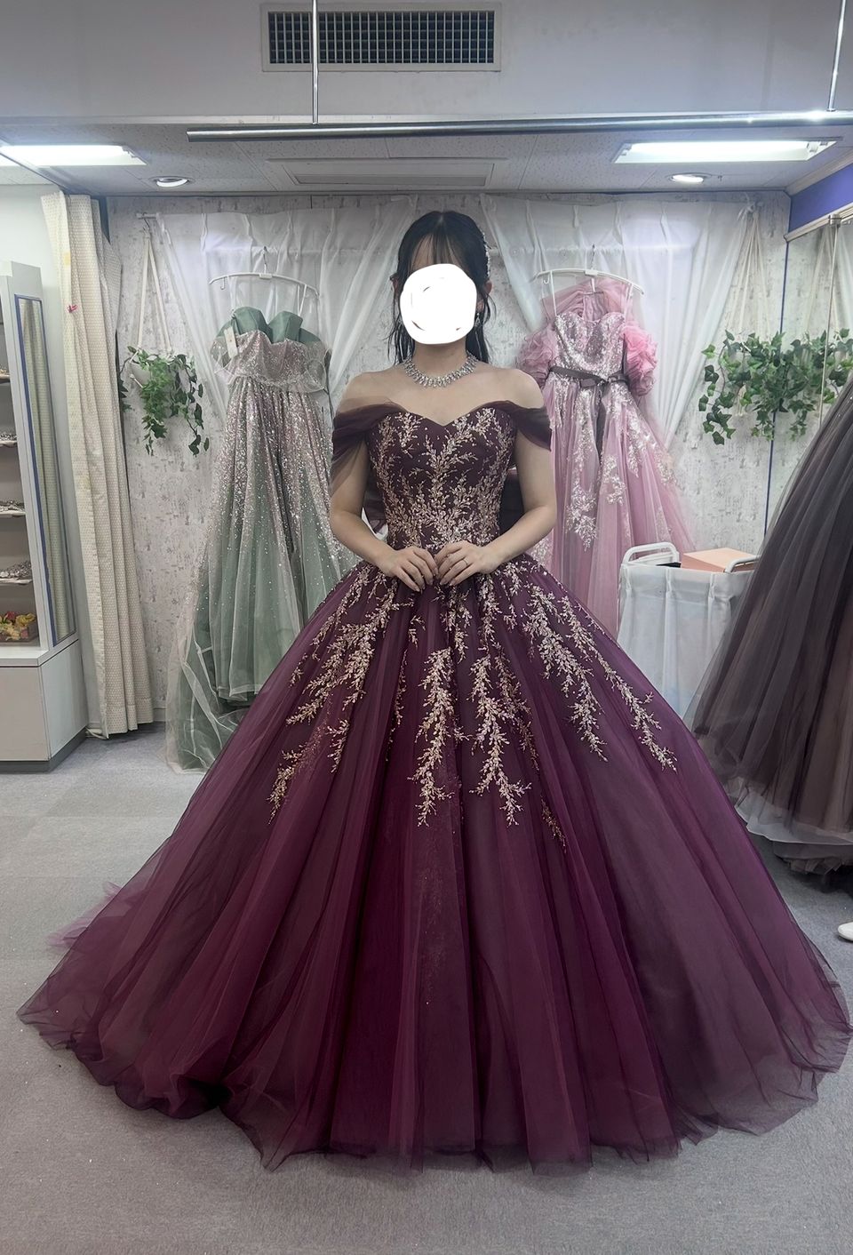 深みのあるボルドードレス