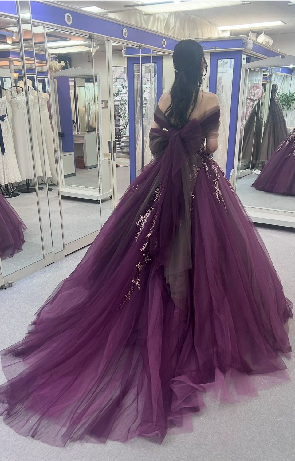 深みのあるボルドードレス