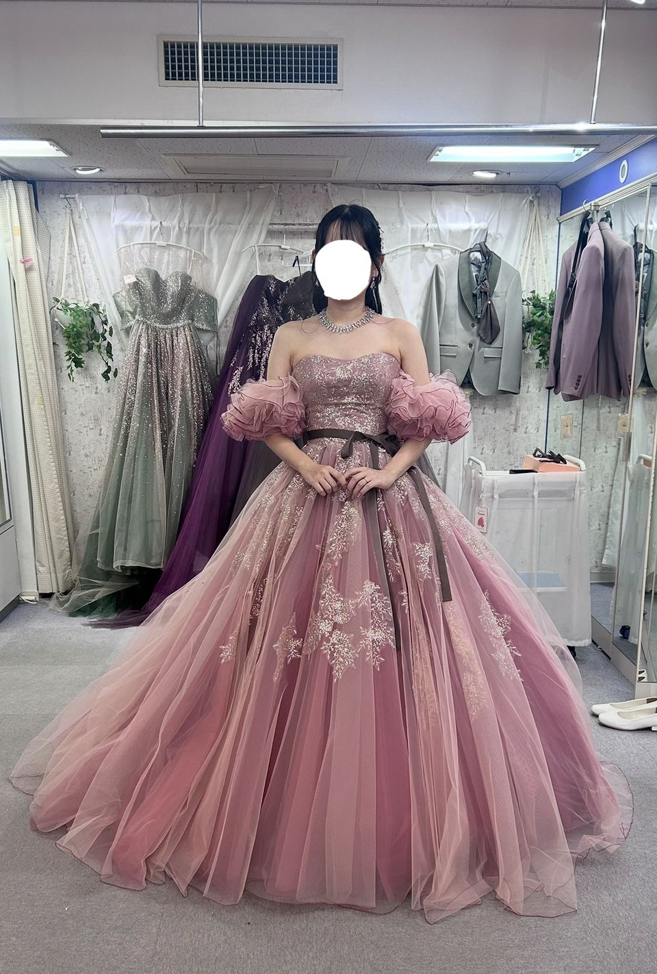 カーネーションのようなチュールドレス