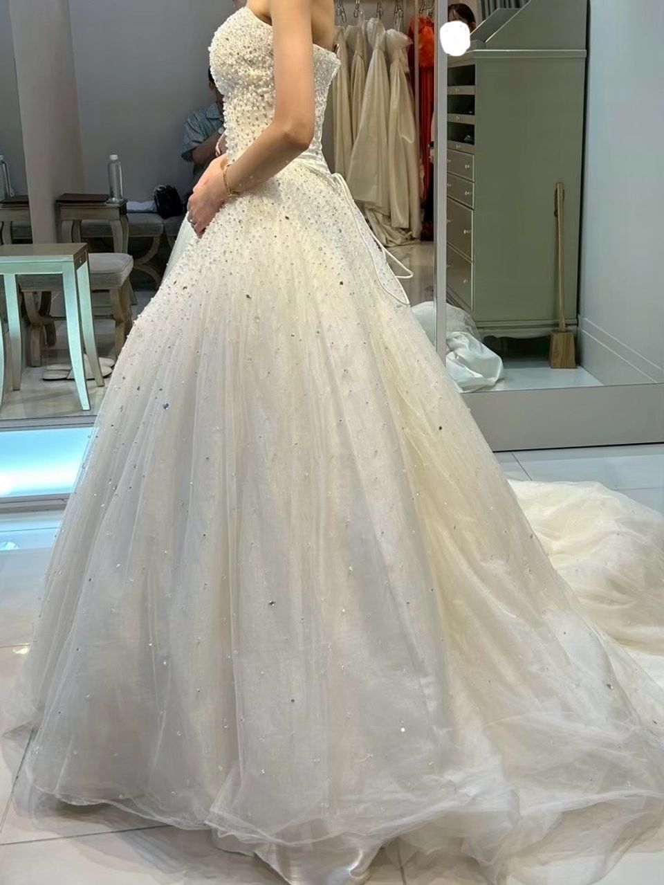 キラキラビジューのドレス