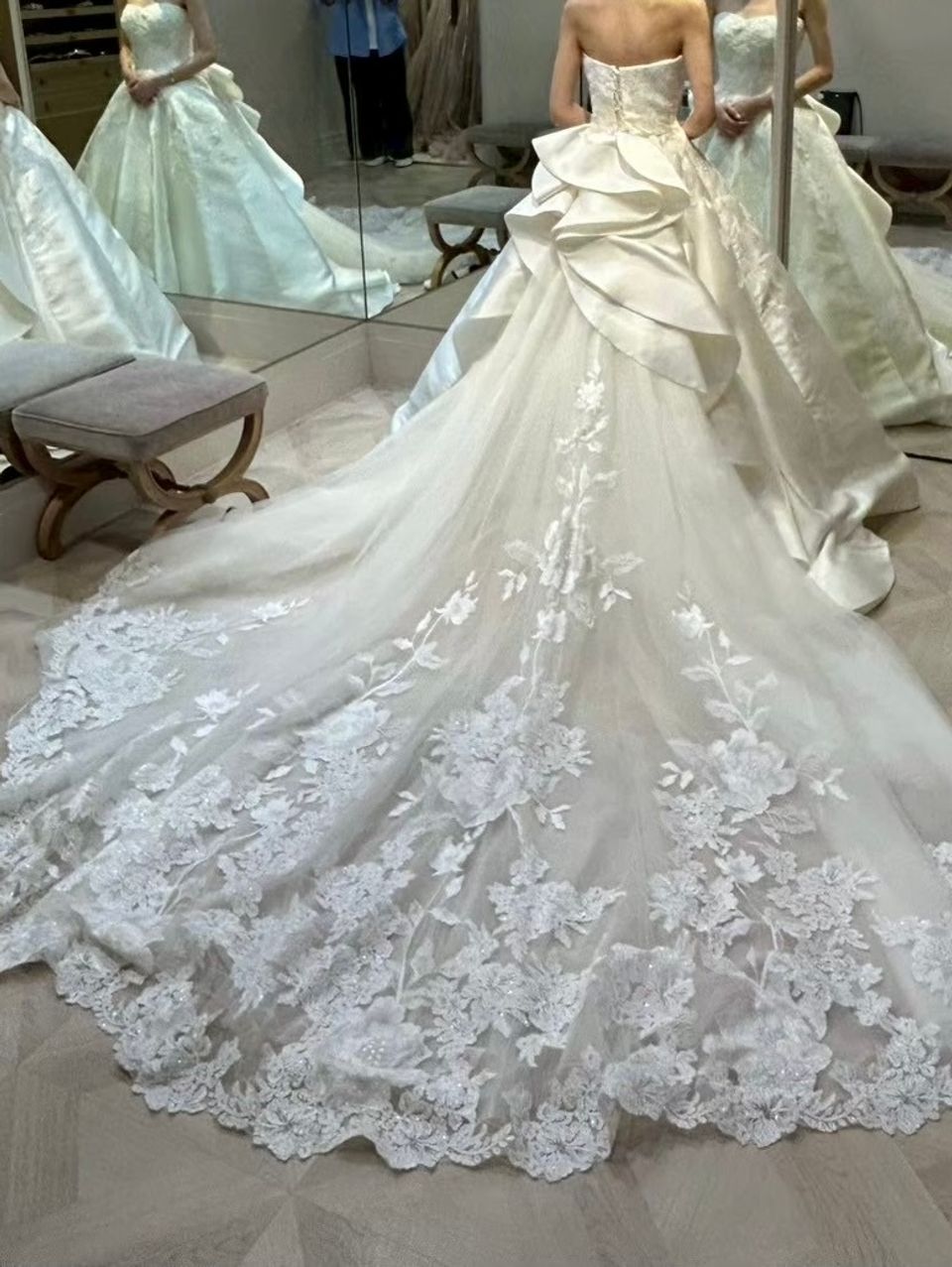 高級感満載の大人っぽいドレス