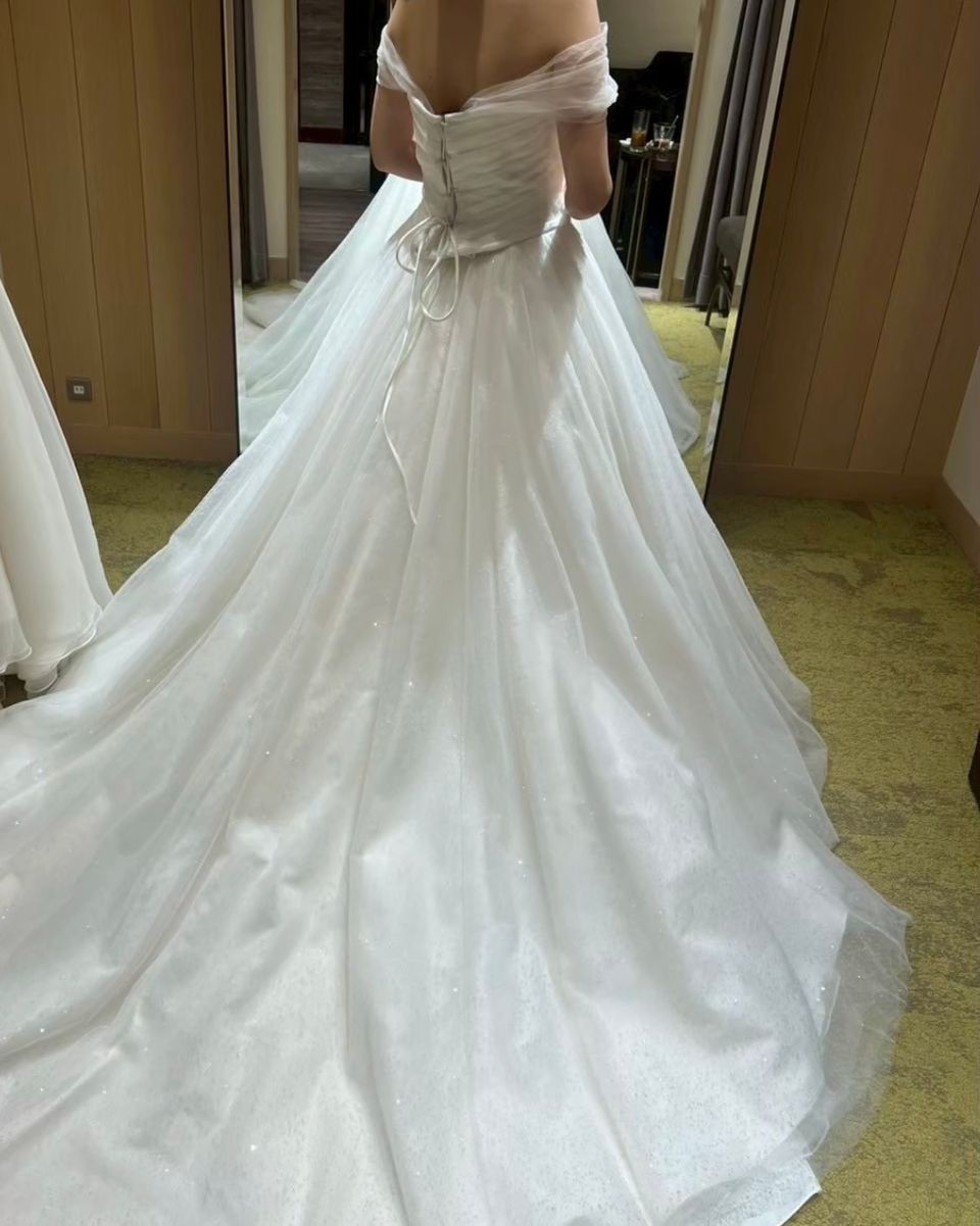 切り返しが可愛く、自分好みに出来るドレス!