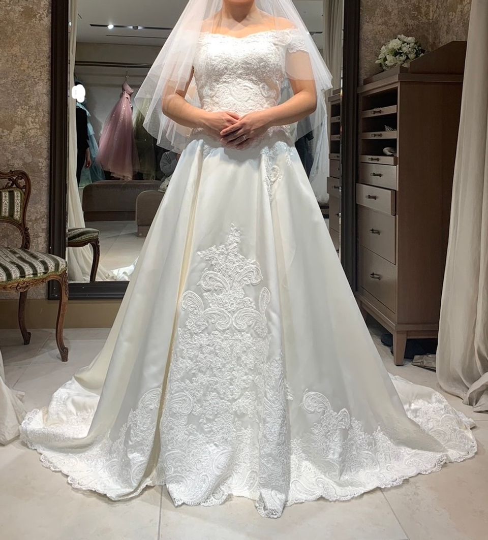 トレーンが可愛い、細見えドレス