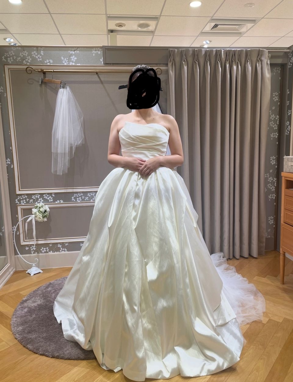 個性的ボリュームドレス