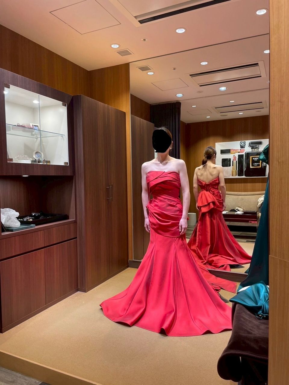 大人っぽさと華やかさのあるドレス