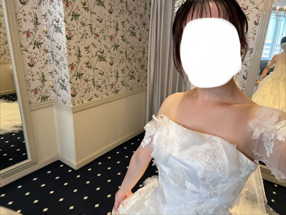 花の刺繍が可愛らしいドレス