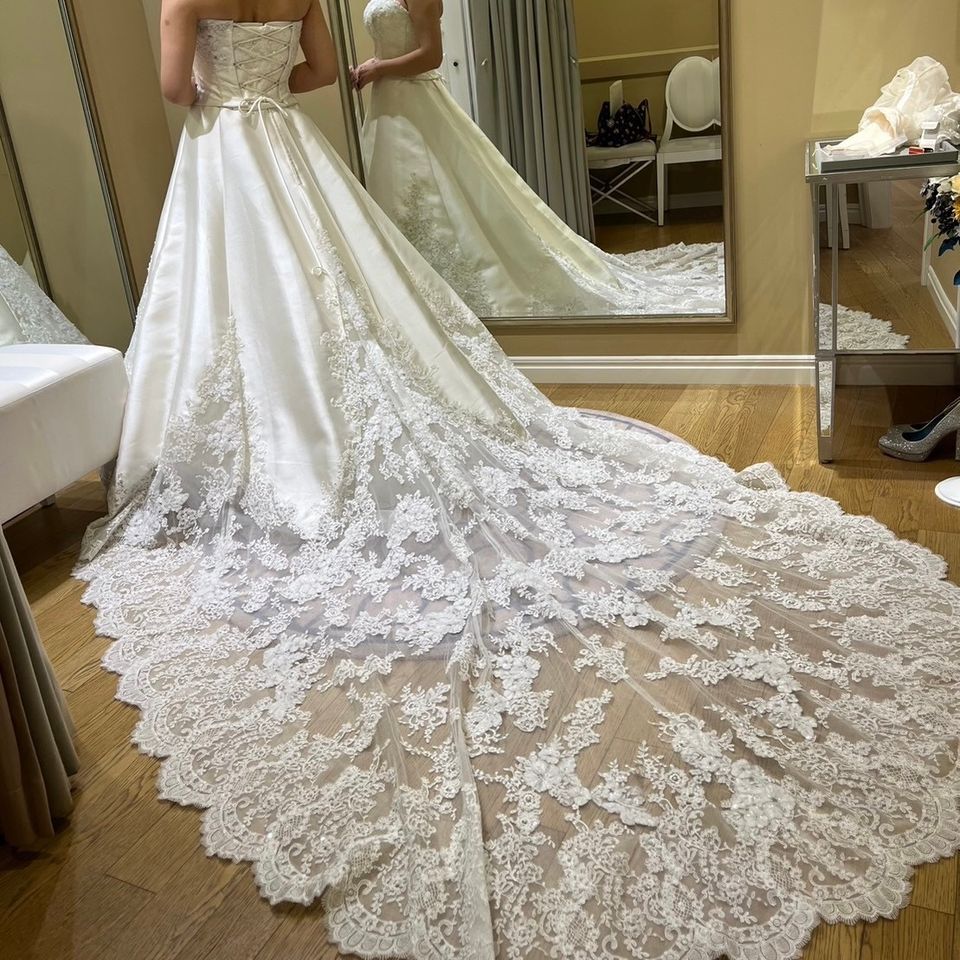 ロールカラー付 刺繍が素敵なドレス